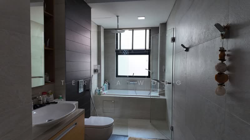Begonia - Rare Modern House Like New, Begonia Walk / Begonia Drive, 5 Bedrooms, 3,400 sqft, Corner Terrace For Sale, by Teresa Wong, 500104590 - Bathroom - PropertyGuru.com.sg