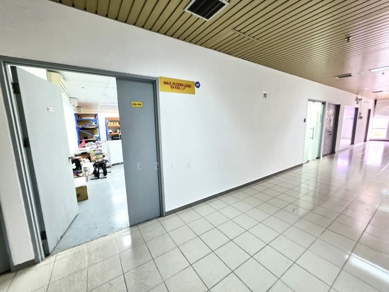 Hong Aik Industrial Building, 22 Kallang Avenue, 1,400 sqft, Light Industrial (B1) For Rent, by Kezia Lim, 500104602 - Corridor - CommercialGuru.com.sg