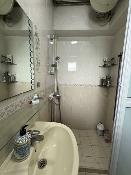 690C Choa Chu Kang Crescent, 690C Choa Chu Kang Crescent, 3 Bedrooms, 1,184 sqft, HDB Flat For Rent, by Alice Wijaya  黄雪莹, 500104608 - Bathroom - PropertyGuru.com.sg