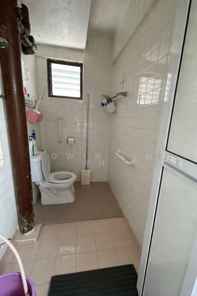 121 Potong Pasir Avenue 1, 121 Potong Pasir Avenue 1, 2 Bedrooms, 807 sqft, HDB Flat For Sale, by Edwin Lim YH, 500104629 - Bathroom - PropertyGuru.com.sg