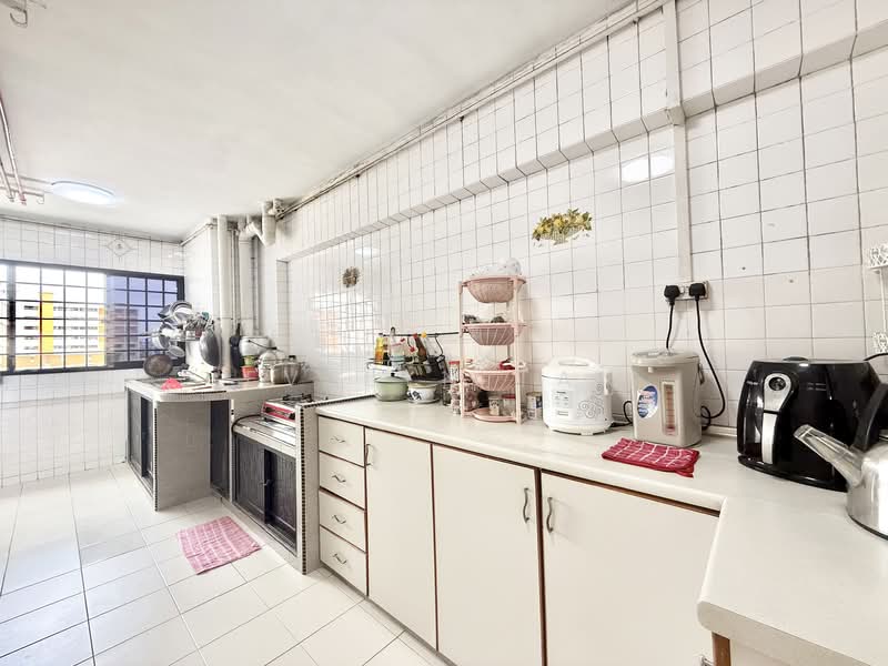 669 Hougang Avenue 8, 669 Hougang Avenue 8, 3 Bedrooms, 1,119 sqft, HDB Flat For Sale, by Evelyn Tan, 500104637 - Kitchen - PropertyGuru.com.sg