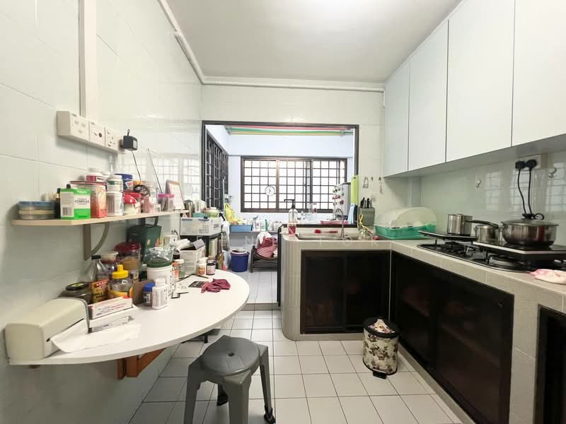 329 Sembawang Close, 329 Sembawang Close, 3 Bedrooms, 1,087 sqft, HDB Flat For Sale, by Reene Tok, 500104654 - Kitchen - PropertyGuru.com.sg