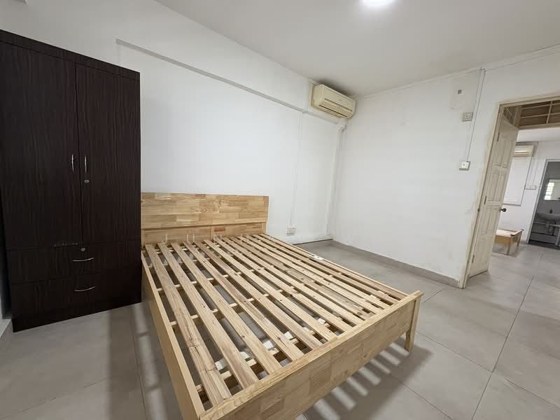 444 Ang Mo Kio Avenue 10, 444 Ang Mo Kio Avenue 10, 2 Bedrooms, 721 sqft, HDB Flat For Sale, by Junhan Wu, 500104660 - Bedroom - PropertyGuru.com.sg