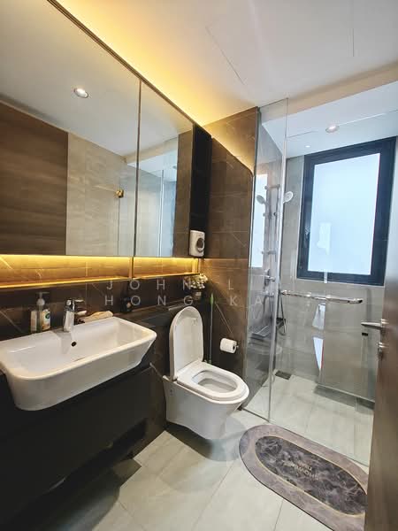 The Florence Residences, 81 Hougang Avenue 2, 2 Bedrooms, 915 sqft, Condominium For Sale, by John Lim Hong Kai, 500104679 - Bathroom - PropertyGuru.com.sg