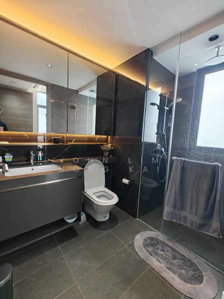 The Florence Residences, 81 Hougang Avenue 2, 2 Bedrooms, 915 sqft, Condominium For Sale, by John Lim Hong Kai, 500104679 - Bathroom - PropertyGuru.com.sg