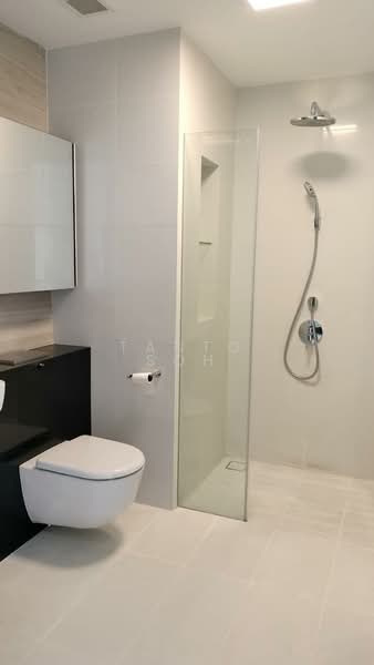 Eon Shenton, 70 Shenton Way, 2 Bedrooms, 1,045 sqft, Condominium For Rent, by Tanto Soh, 500104688 - Bathroom - PropertyGuru.com.sg