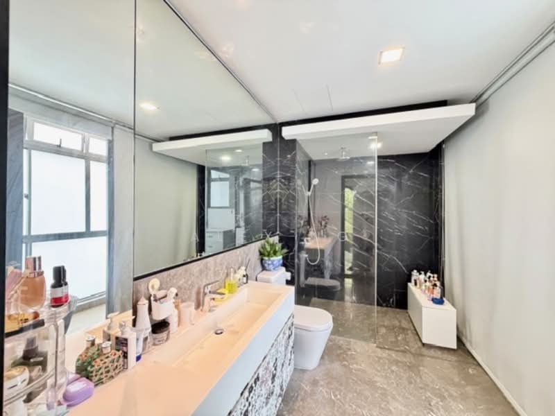 Cheap! Face Park, Absolute Privacy, 3.5sty Freehold Corner Terrace, Good Condition, N-S Facing, Pool, SpringLeaf, Springside, Upper Thomson Estate, 6 Bedrooms, 3,800 sqft, Corner Terrace For Sale, by Alex Ng, 500104699 - Bathroom - PropertyGuru.com.sg