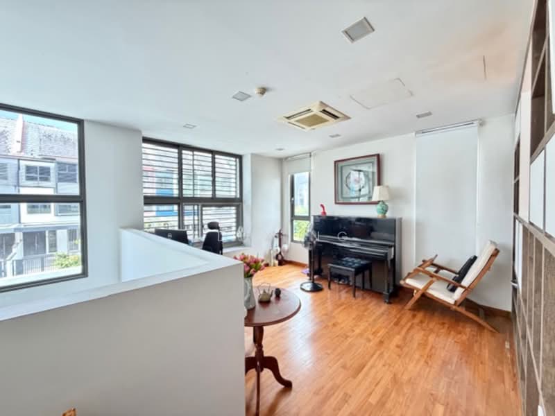 Cheap! Face Park, Absolute Privacy, 3.5sty Freehold Corner Terrace, Good Condition, N-S Facing, Pool, SpringLeaf, Springside, Upper Thomson Estate, 6 Bedrooms, 3,800 sqft, Corner Terrace For Sale, by Alex Ng, 500104699 - Interior - PropertyGuru.com.sg