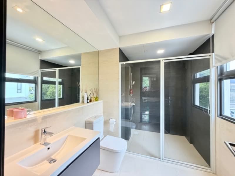 Cheap! Face Park, Absolute Privacy, 3.5sty Freehold Corner Terrace, Good Condition, N-S Facing, Pool, SpringLeaf, Springside, Upper Thomson Estate, 6 Bedrooms, 3,800 sqft, Corner Terrace For Sale, by Alex Ng, 500104699 - Bathroom - PropertyGuru.com.sg
