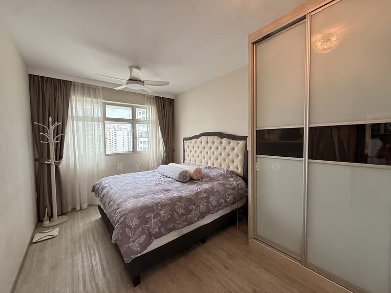 422A Northshore Drive, 422A Northshore Drive, 3 Bedrooms, 1,216 sqft, HDB Flat For Sale, by Krystal Yeo, 500104704 - Master Bedroom - PropertyGuru.com.sg