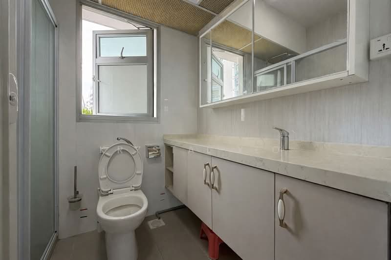 422A Northshore Drive, 422A Northshore Drive, 3 Bedrooms, 1,216 sqft, HDB Flat For Sale, by Krystal Yeo, 500104704 - Master Bathroom - PropertyGuru.com.sg