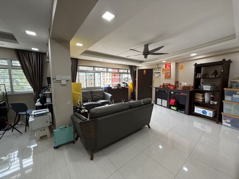 467 Hougang Avenue 8, 467 Hougang Avenue 8, 3 Bedrooms, 1,378 sqft, HDB Flat For Sale, by Jeremy Lee, 500104706 - Living Room - PropertyGuru.com.sg