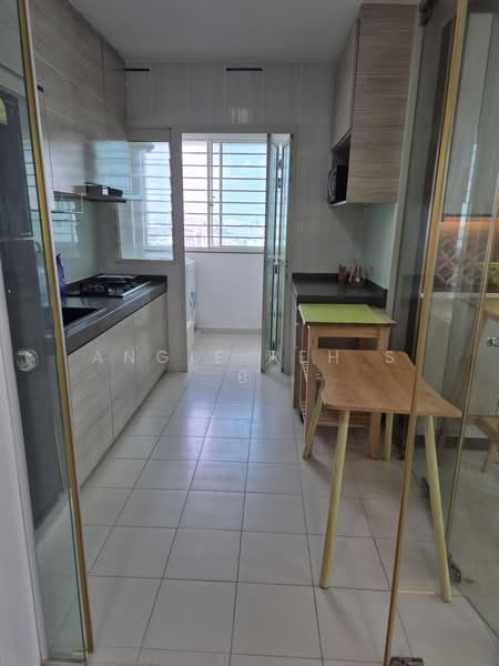 296A Bukit Batok Street 22, 296A Bukit Batok Street 22, 4 Bedrooms, 1,216 sqft, HDB Flat For Sale, by ANGIE PEH S B, 500104708 - Kitchen - PropertyGuru.com.sg