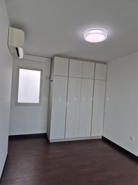 296A Bukit Batok Street 22, 296A Bukit Batok Street 22, 4 Bedrooms, 1,216 sqft, HDB Flat For Sale, by ANGIE PEH S B, 500104708 - Master bedroom - PropertyGuru.com.sg