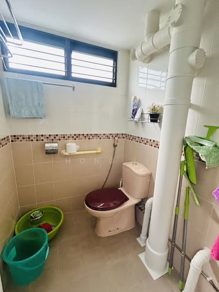 211 Ang Mo Kio Avenue 3, 211 Ang Mo Kio Avenue 3, 2 Bedrooms, 721 sqft, HDB Flat For Rent, by Hong Li, 500104714 - Bathroom - PropertyGuru.com.sg