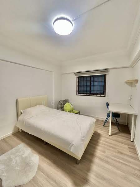 211 Ang Mo Kio Avenue 3, 211 Ang Mo Kio Avenue 3, 2 Bedrooms, 721 sqft, HDB Flat For Rent, by Hong Li, 500104714 - Bedroom - PropertyGuru.com.sg