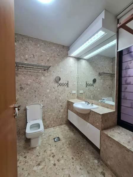 Sommerville Park, 103 Farrer Drive, 3 Bedrooms, 1,926 sqft, Condominium For Sale, by Leon Lee, 500104725 - Bathroom - PropertyGuru.com.sg