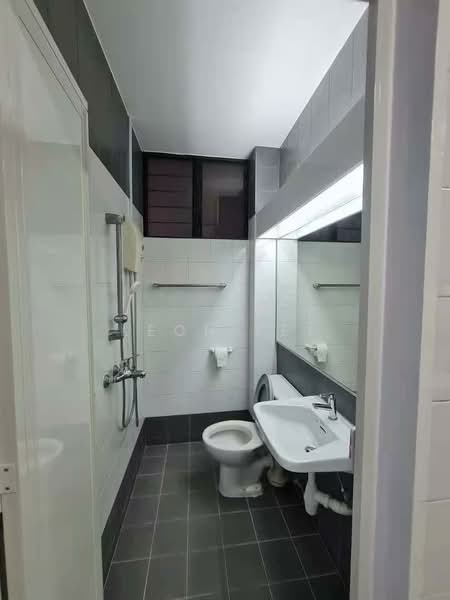 Sommerville Park, 103 Farrer Drive, 3 Bedrooms, 1,926 sqft, Condominium For Sale, by Leon Lee, 500104725 - Bathroom - PropertyGuru.com.sg