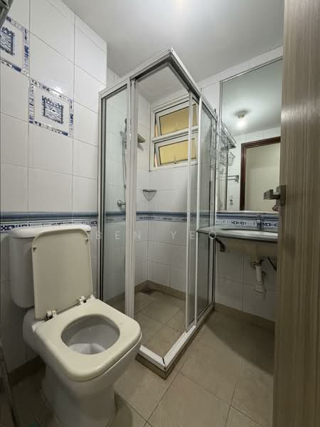 Moonstone View, 31 Moonstone Lane, 2 Bedrooms, 893 sqft, Condominium For Rent, by Ben Yeo, 500104730 - Bathroom - PropertyGuru.com.sg