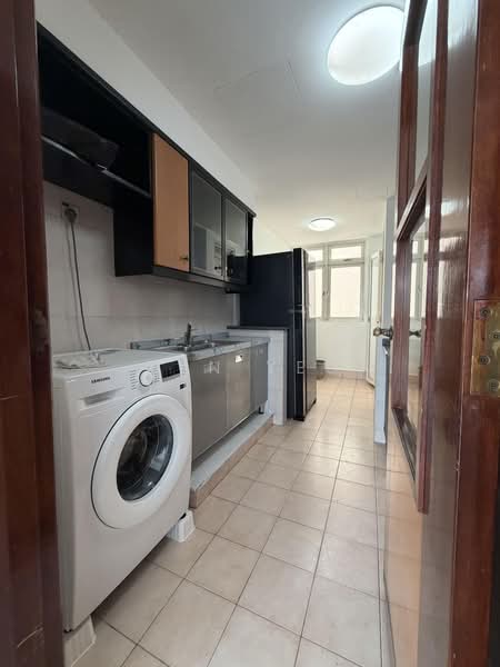 Moonstone View, 31 Moonstone Lane, 2 Bedrooms, 893 sqft, Condominium For Rent, by Ben Yeo, 500104730 - Kitchen - PropertyGuru.com.sg
