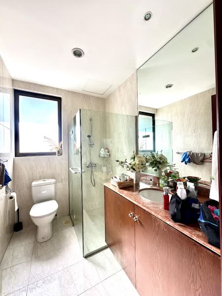 🌟🏡 One of a Kind Charming Detached Freehold Home on elevated ground, Lengkok Mariam, 5 Bedrooms, 3,270 sqft, Detached House For Sale, by Linda Foo 符雪梅, 500104733 - Common Bathroom (2nd floor) - PropertyGuru.com.sg