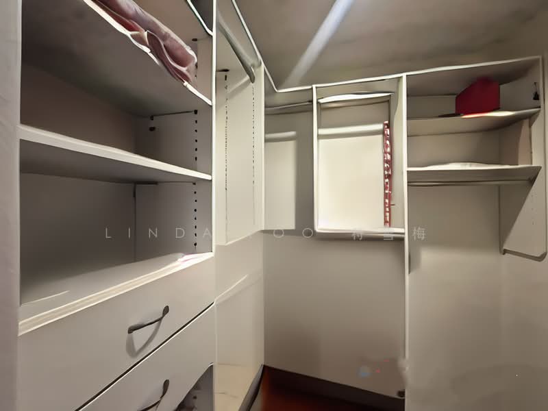 Master bedroom walk in wardrobe 