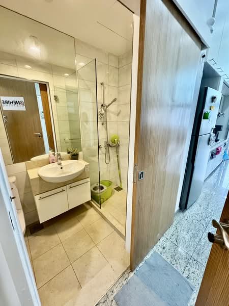 The Central, 6 Eu Tong Sen Street, 900 sqft, Office For Rent, by Robin Lim, 500104757 - Bathroom - CommercialGuru.com.sg