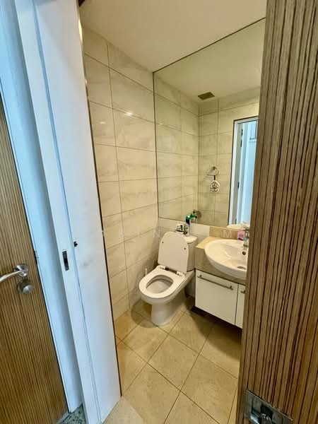 The Central, 6 Eu Tong Sen Street, 900 sqft, Office For Rent, by Robin Lim, 500104757 - Bathroom - CommercialGuru.com.sg