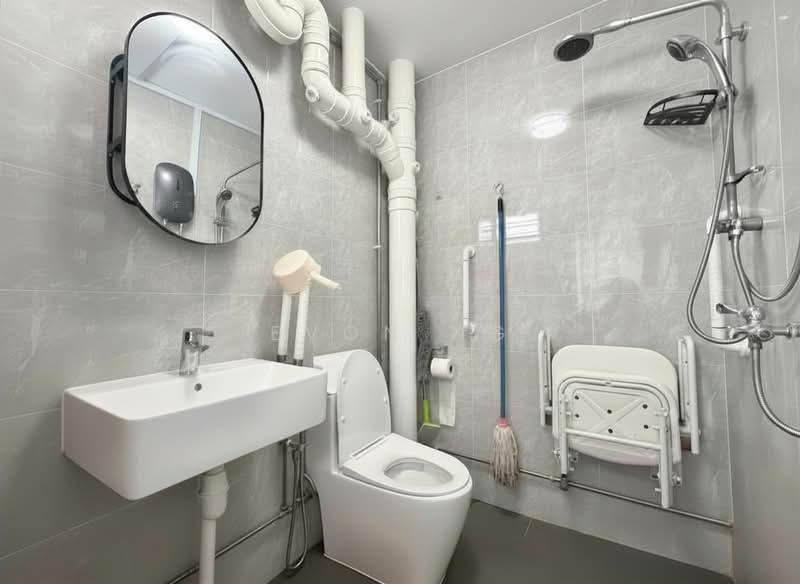 408 Choa Chu Kang Avenue 3, 408 Choa Chu Kang Avenue 3, 3 Bedrooms, 1,184 sqft, HDB Flat For Sale, by Evon Ng, 500104761 - Common Bathroom - PropertyGuru.com.sg