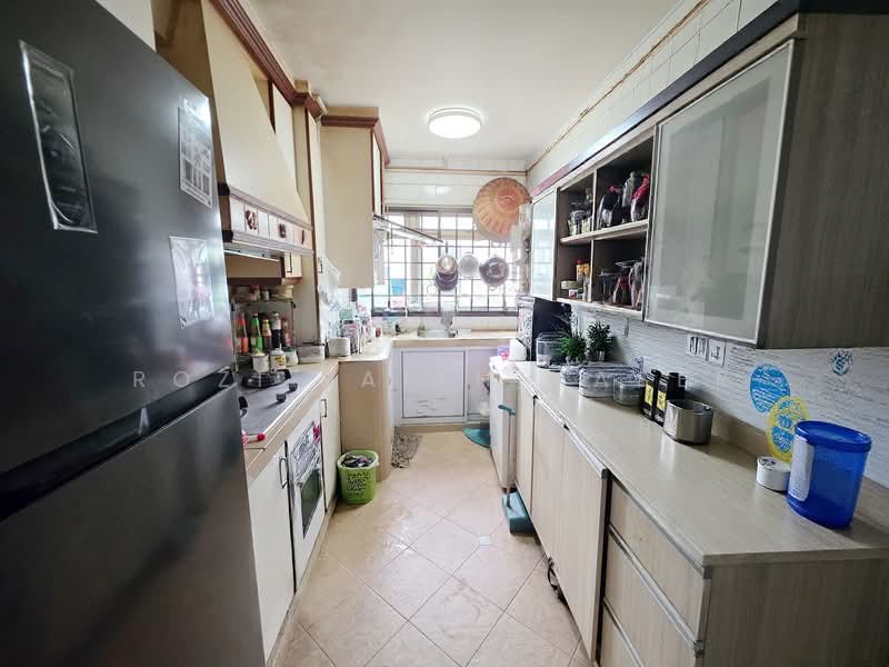 835 Woodlands Street 83, 835 Woodlands Street 83, 4 Bedrooms, 1,582 sqft, HDB Flat For Sale, by Rozi Faith Naser, 500104770 - Kitchen - PropertyGuru.com.sg