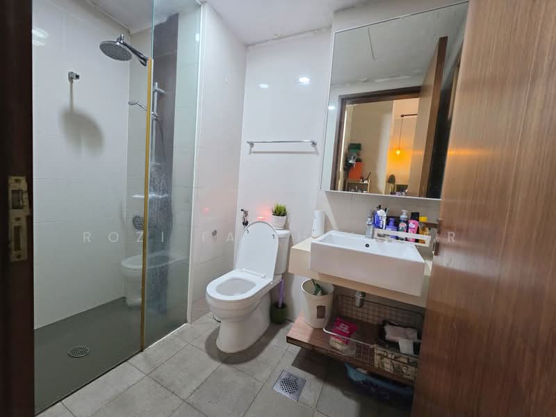 Watercolours, 25 Pasir Ris Link, 3 Bedrooms, 1,205 sqft, Executive Condominium For Sale, by Rozi Faith Naser, 500104772 - Bathroom - PropertyGuru.com.sg