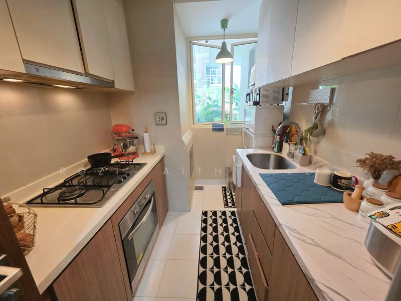 Watercolours, 25 Pasir Ris Link, 3 Bedrooms, 1,205 sqft, Executive Condominium For Sale, by Rozi Faith Naser, 500104772 - Kitchen - PropertyGuru.com.sg