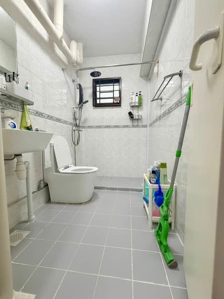 484 Admiralty Link, 484 Admiralty Link, 3 Bedrooms, 1,184 sqft, HDB Flat For Sale, by Lawrence Quek, 500104798 - Bathroom - PropertyGuru.com.sg