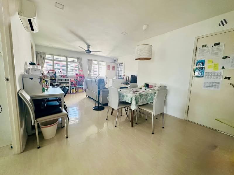 969 Hougang Street 91, 969 Hougang Street 91, 3 Bedrooms, 1,033 sqft, HDB Flat For Sale, by Desrina Goh, 500104807 - Living Room - PropertyGuru.com.sg