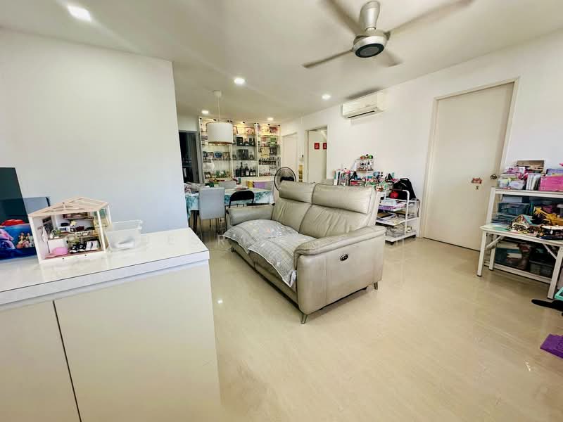 969 Hougang Street 91, 969 Hougang Street 91, 3 Bedrooms, 1,033 sqft, HDB Flat For Sale, by Desrina Goh, 500104807 - Living Room - PropertyGuru.com.sg