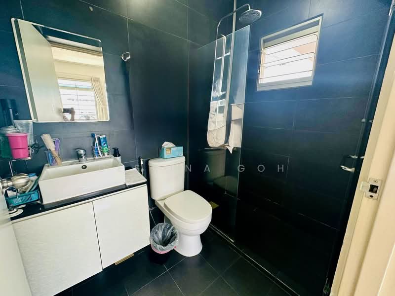 969 Hougang Street 91, 969 Hougang Street 91, 3 Bedrooms, 1,033 sqft, HDB Flat For Sale, by Desrina Goh, 500104807 - Bathroom - PropertyGuru.com.sg