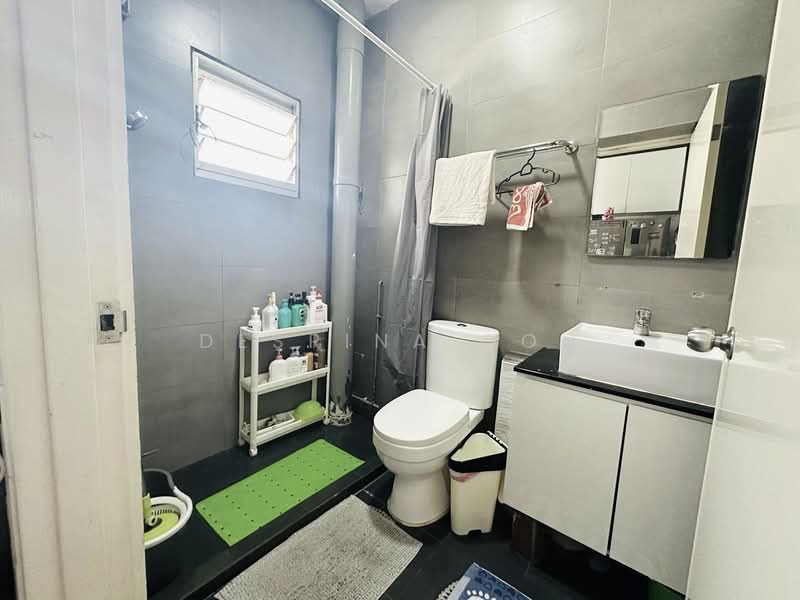 969 Hougang Street 91, 969 Hougang Street 91, 3 Bedrooms, 1,033 sqft, HDB Flat For Sale, by Desrina Goh, 500104807 - Bathroom - PropertyGuru.com.sg