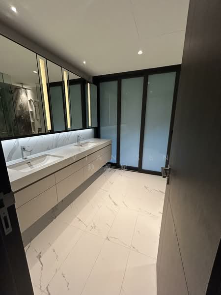 Villas @ Greenbank Park, 50 Greenbank Park, 5 Bedrooms, 5,439 sqft, Semi-Detached House For Sale, by Vivian Sun 孙淑媛, 500104823 - Bathroom - PropertyGuru.com.sg