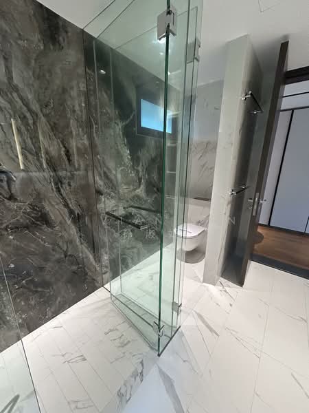 Villas @ Greenbank Park, 50 Greenbank Park, 5 Bedrooms, 5,439 sqft, Semi-Detached House For Sale, by Vivian Sun 孙淑媛, 500104823 - Bathroom - PropertyGuru.com.sg