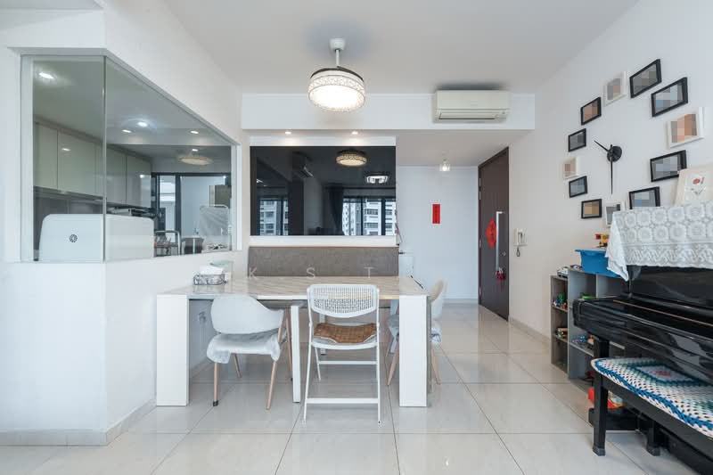 Signature At Yishun, 23 Yishun Street 51, 3 Bedrooms, 1,098 sqft, Executive Condominium For Sale, by K.S Tan, 500104828 - Dining Room - PropertyGuru.com.sg