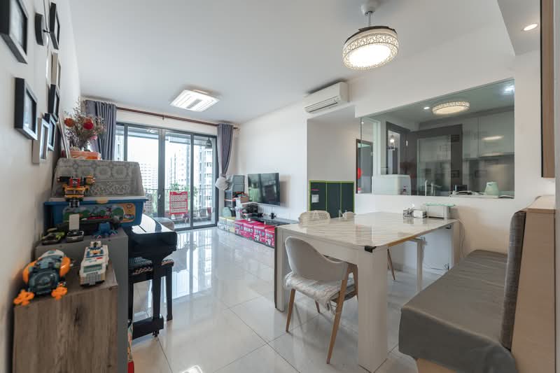 Signature At Yishun, 23 Yishun Street 51, 3 Bedrooms, 1,098 sqft, Executive Condominium For Sale, by K.S Tan, 500104828 - Living Room - PropertyGuru.com.sg