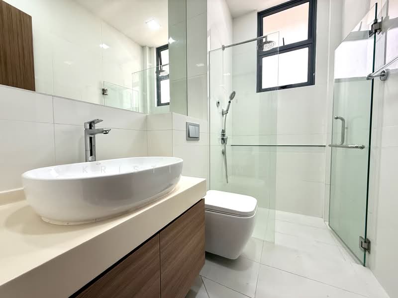 D19 SeaView Detached Landed with Pool & Liff, , 5 Bedrooms, 4,500 sqft, Detached House For Rent, by Kristine Wong, 500104834 - Bathroom - PropertyGuru.com.sg