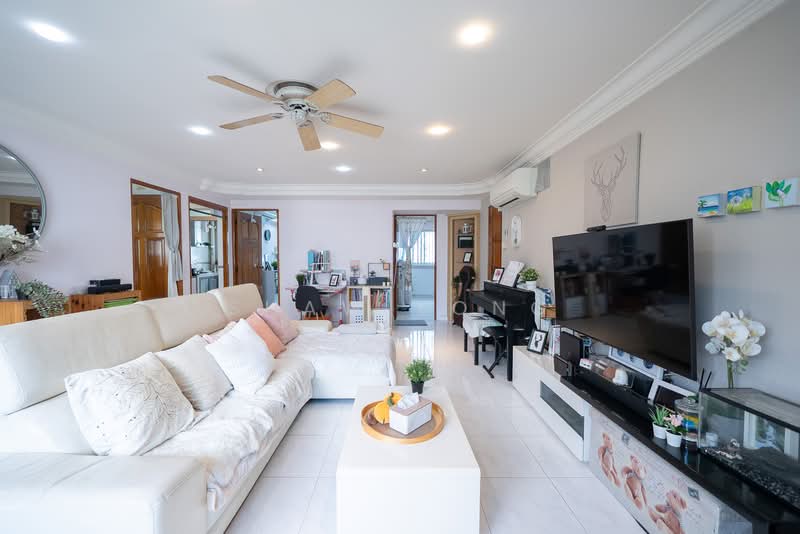 286 Tampines Street 22, 286 Tampines Street 22, 3 Bedrooms, 1,130 sqft, HDB Flat For Sale, by Shaw Yong, 500104841 - Living Room - PropertyGuru.com.sg