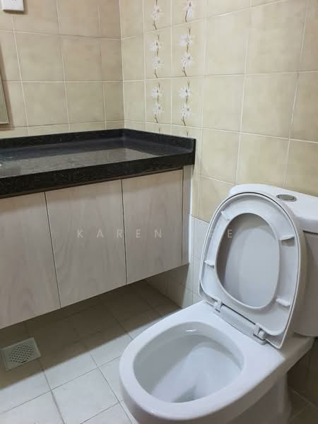 Clementi Park, 135 Sunset Way, 3 Bedrooms, 1,657 sqft, Condominium For Sale, by Karen Lee, 500104851 - Bathroom - PropertyGuru.com.sg