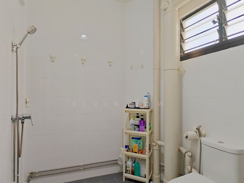 307 Jurong East Street 32, 307 Jurong East Street 32, 3 Bedrooms, 1,410 sqft, HDB Flat For Sale, by Elvin Low, 500104858 - Bathroom - PropertyGuru.com.sg