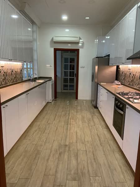 Beechwood Terrace, Beechwood Grove, 8 Bedrooms, 8,183 sqft, Terraced House For Rent, by Jay Sethi, 500104868 - Kitchen - PropertyGuru.com.sg
