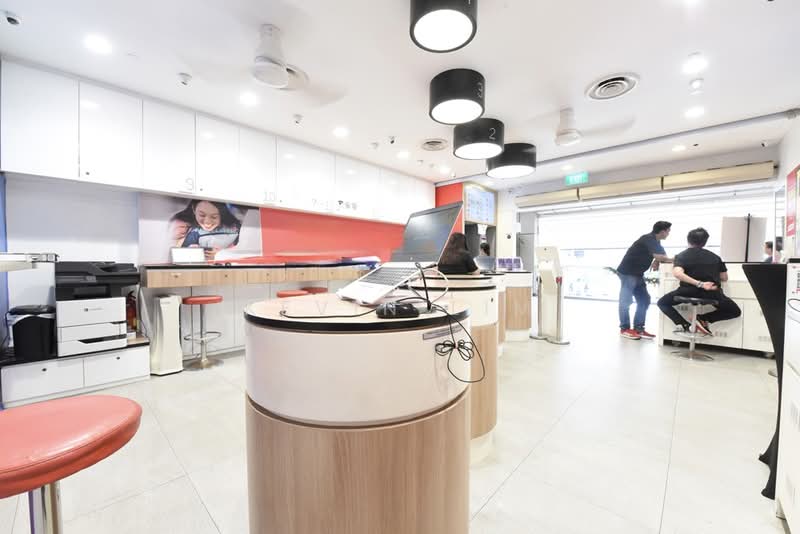 CHEAP RARE FRONTAGE UNIT AT TOWN, Orchard / River Valley, 900 sqft, Mall Shop For Rent, by Kevin Lim, 500104871 - Interior - CommercialGuru.com.sg