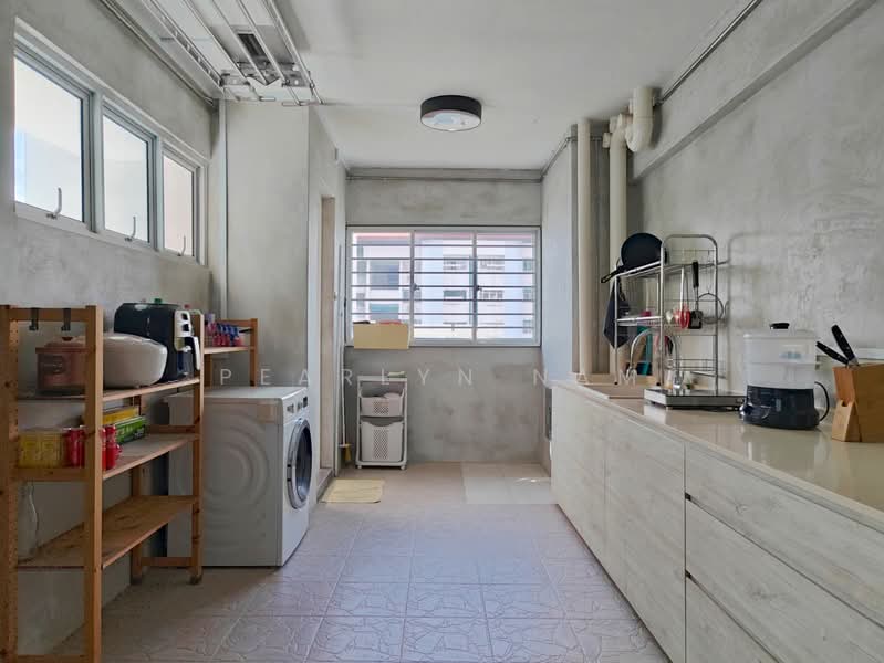 307 Jurong East Street 32, 307 Jurong East Street 32, 3 Bedrooms, 1,410 sqft, HDB Flat For Sale, by Pearlyn Nam, 500104875 - Kitchen - PropertyGuru.com.sg