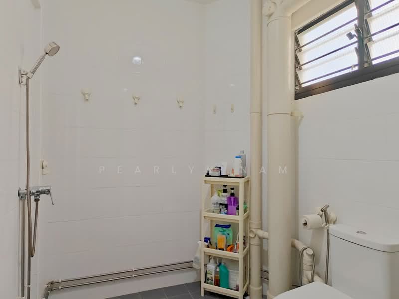 307 Jurong East Street 32, 307 Jurong East Street 32, 3 Bedrooms, 1,410 sqft, HDB Flat For Sale, by Pearlyn Nam, 500104875 - Bathroom - PropertyGuru.com.sg