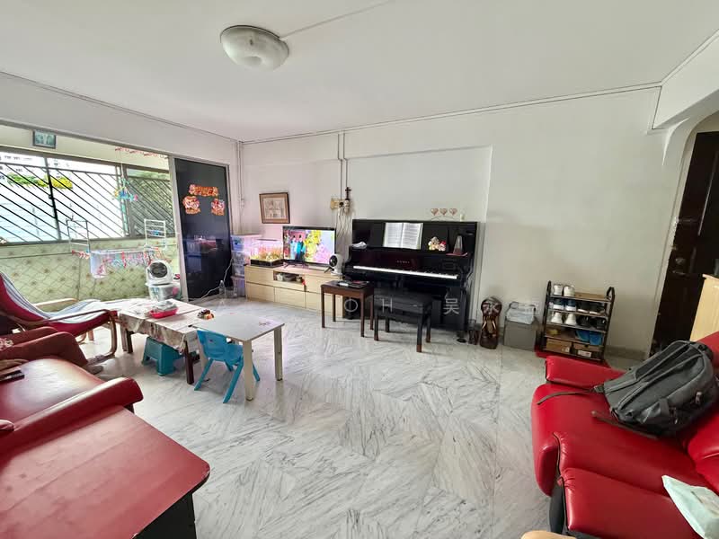 430 Ang Mo Kio Avenue 3, 430 Ang Mo Kio Avenue 3, 3 Bedrooms, 1,281 sqft, HDB Flat For Sale, by J.A. Goh 吴永益, 500104876 - Living Room - PropertyGuru.com.sg